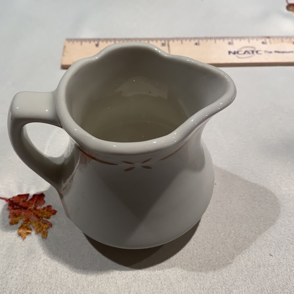Walker China mini pitcher white with green and tan design - Picture 3 of 4